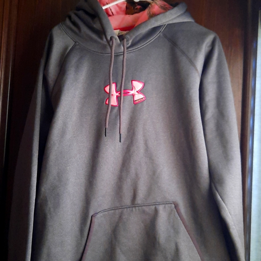Underarmor sweatshirt